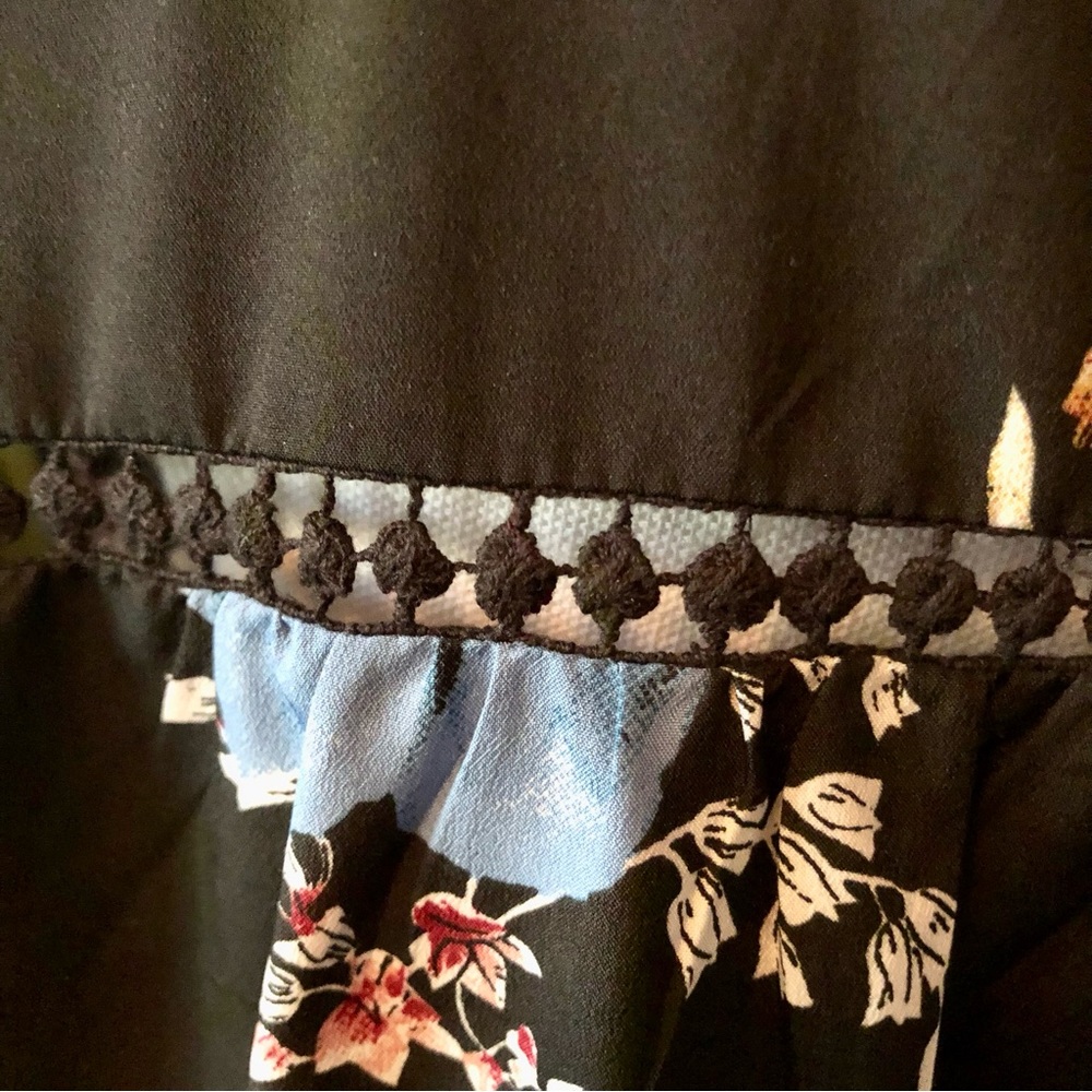Chelsea & Theodore Blouse Womens XL Used Black Floral - Picture 9 of 15